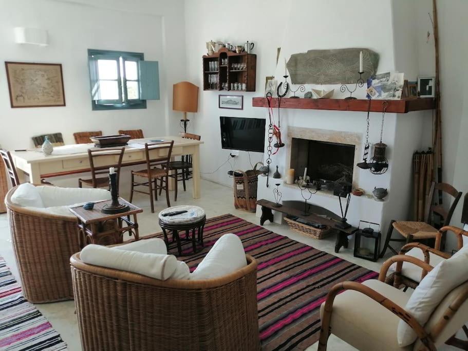 Villa Casa Dei Melograni At Vourlidia Leros Vromolithos Esterno foto